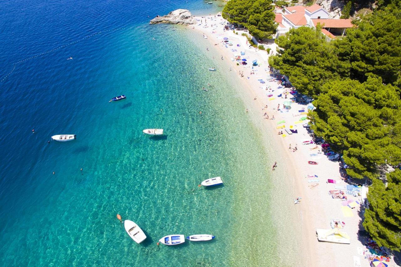 Apartments With A Parking Space Brela, Makarska - 11552 Dış mekan fotoğraf