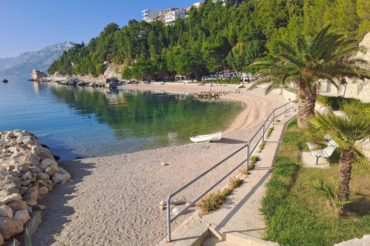 Apartments With A Parking Space Brela, Makarska - 11552 Dış mekan fotoğraf